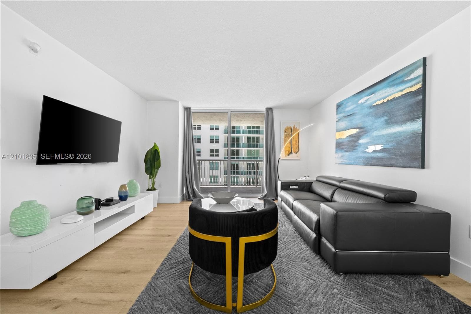 1200 Brickell Bay Dr # 1907, Miami FL 33131