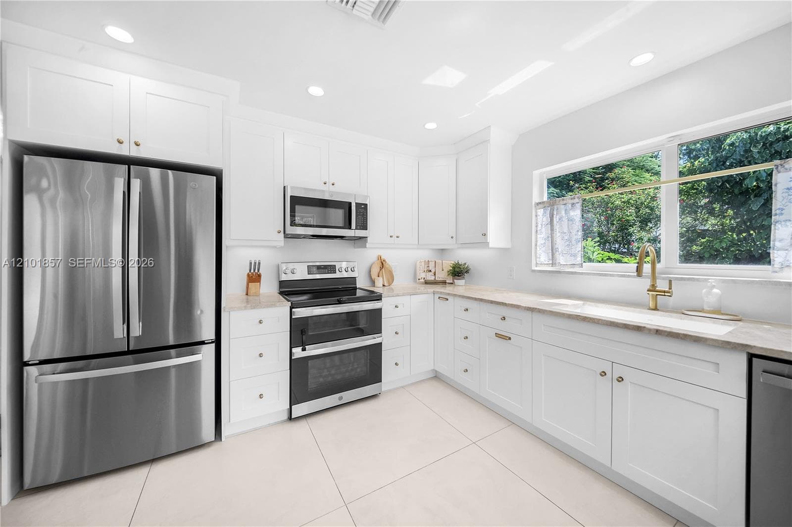 649 Azalea Ct, Plantation FL 33317