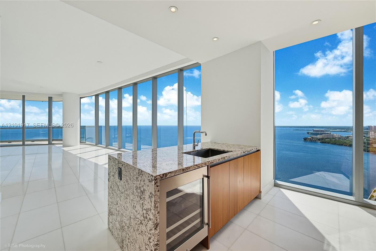 175 SE 25 RD # 3002, Miami FL 33129