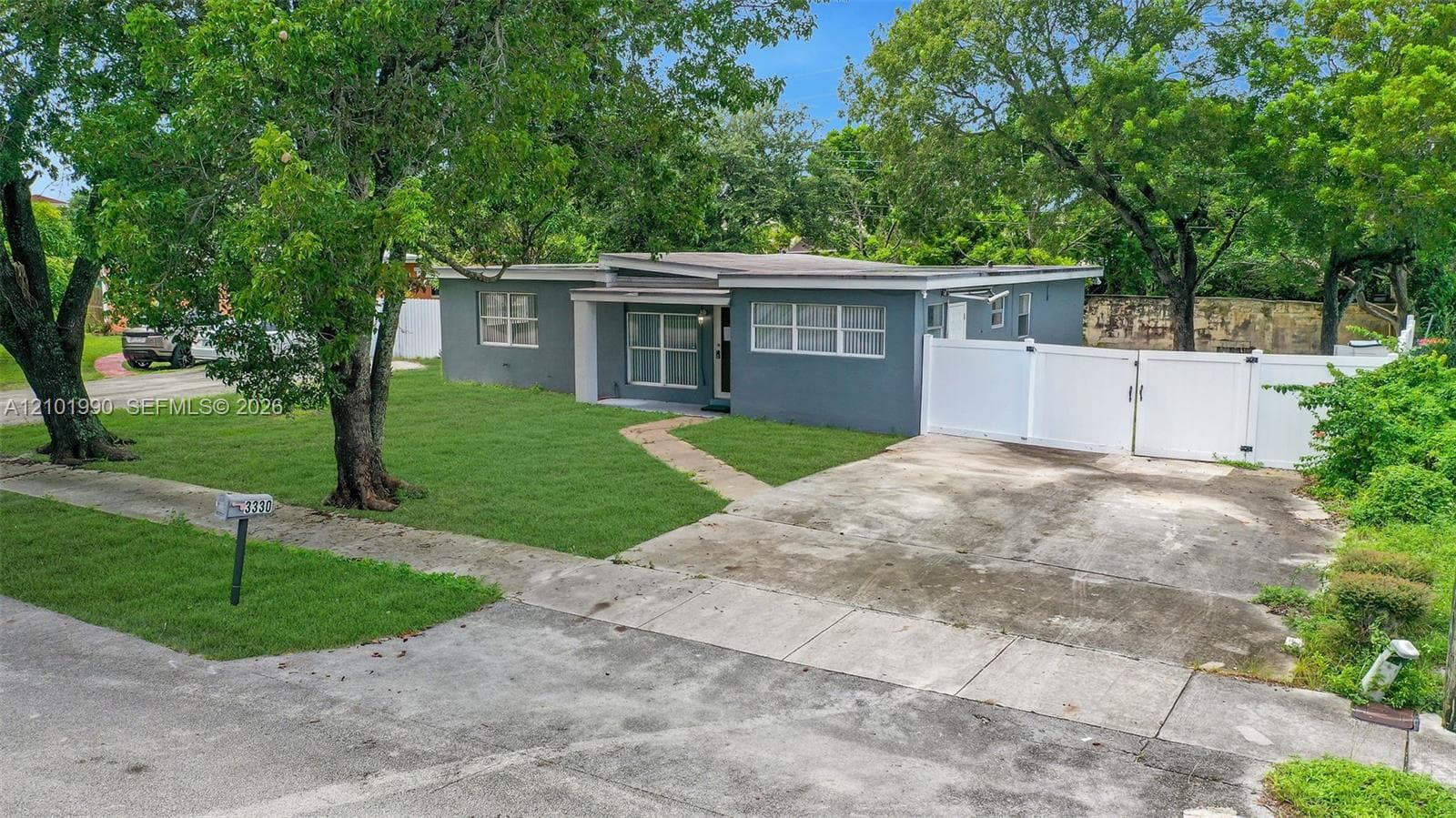 3330 SW 59, West Park FL 33023