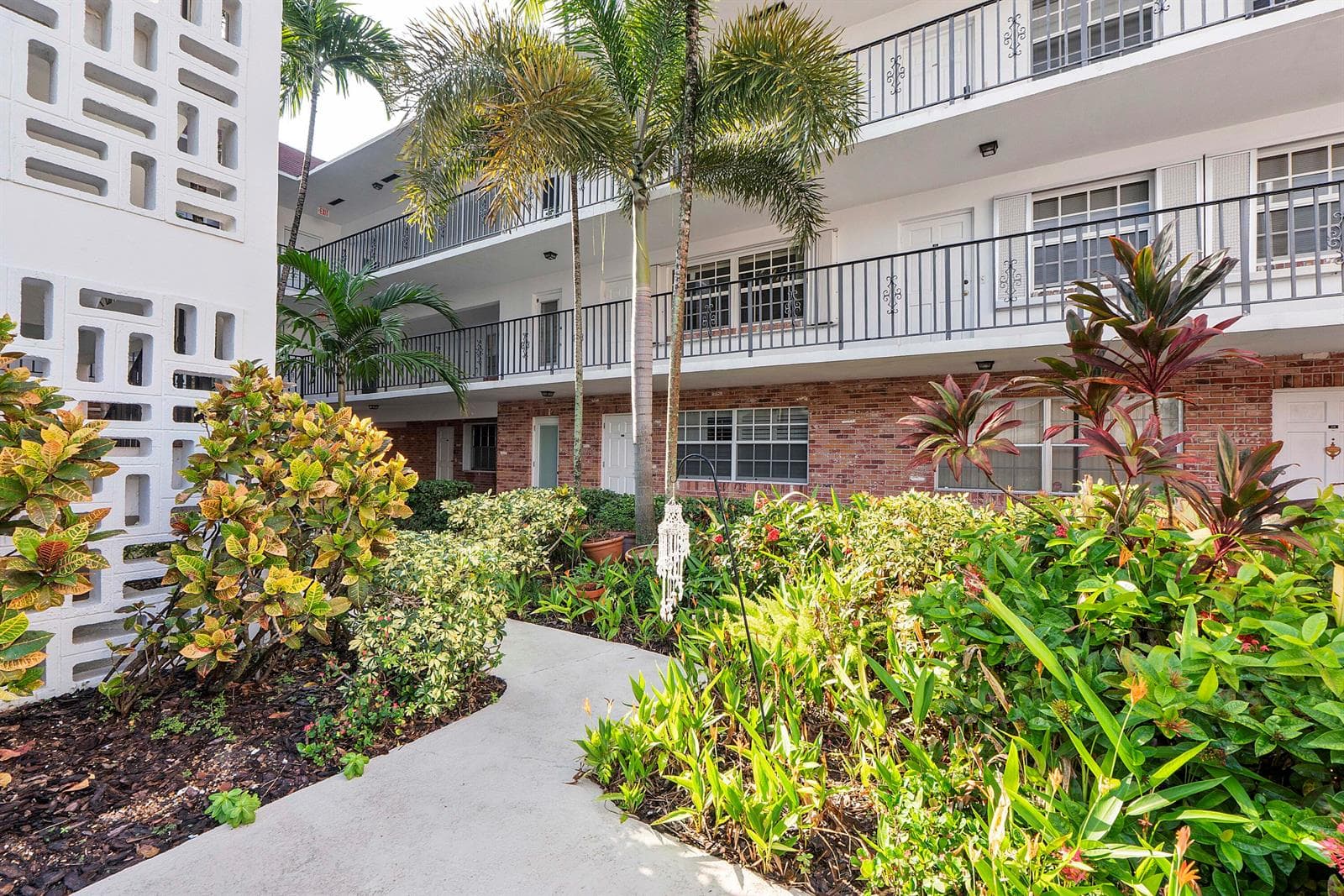 2424 NE 9th Street # 305, Fort Lauderdale FL 33304