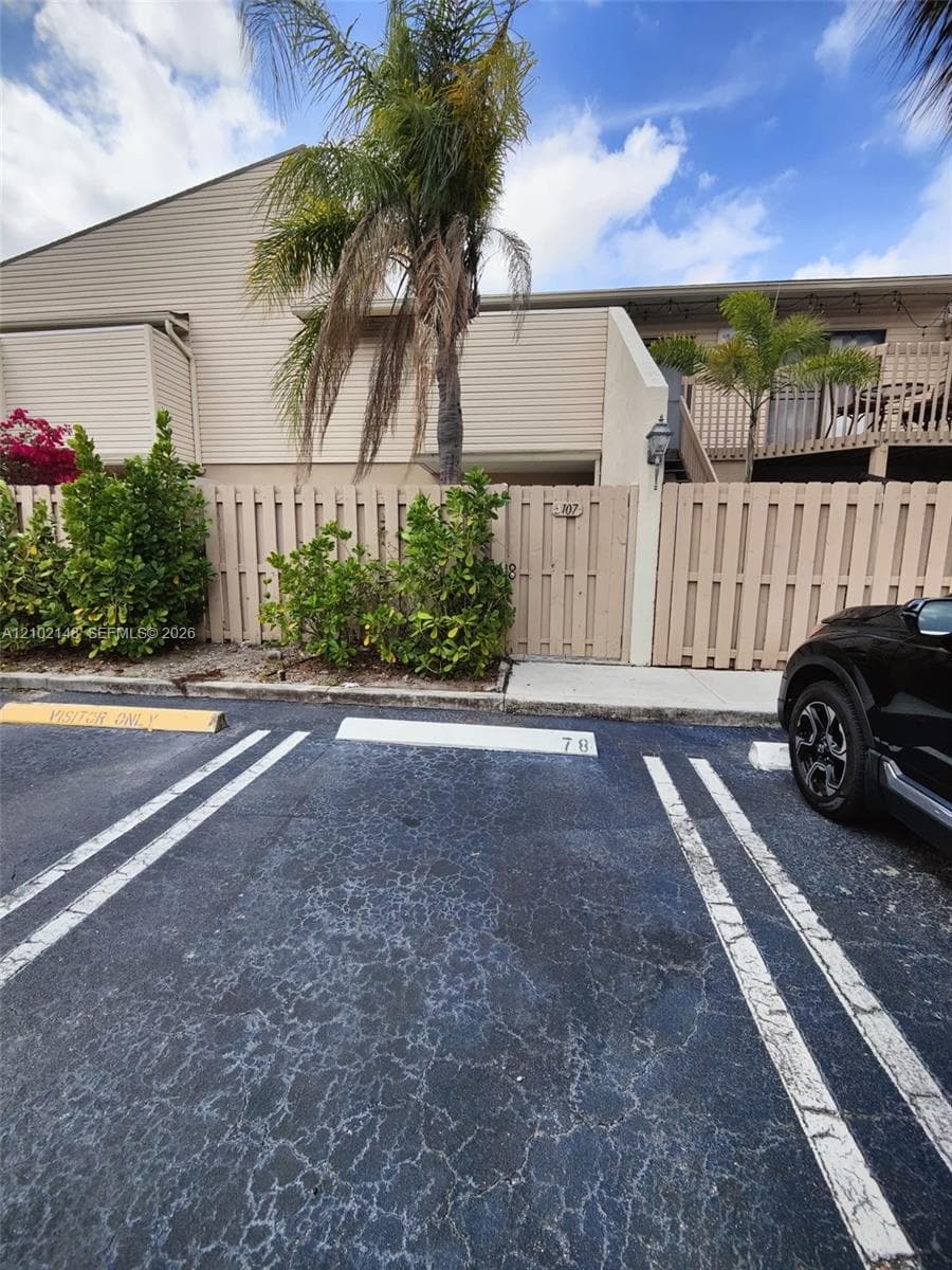 616 Executive Center Dr # 107, West Palm Beach FL 33401