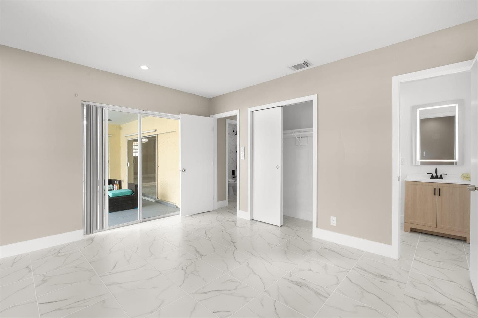 3921 NW 35th Terrace, Lauderdale Lakes FL 33309