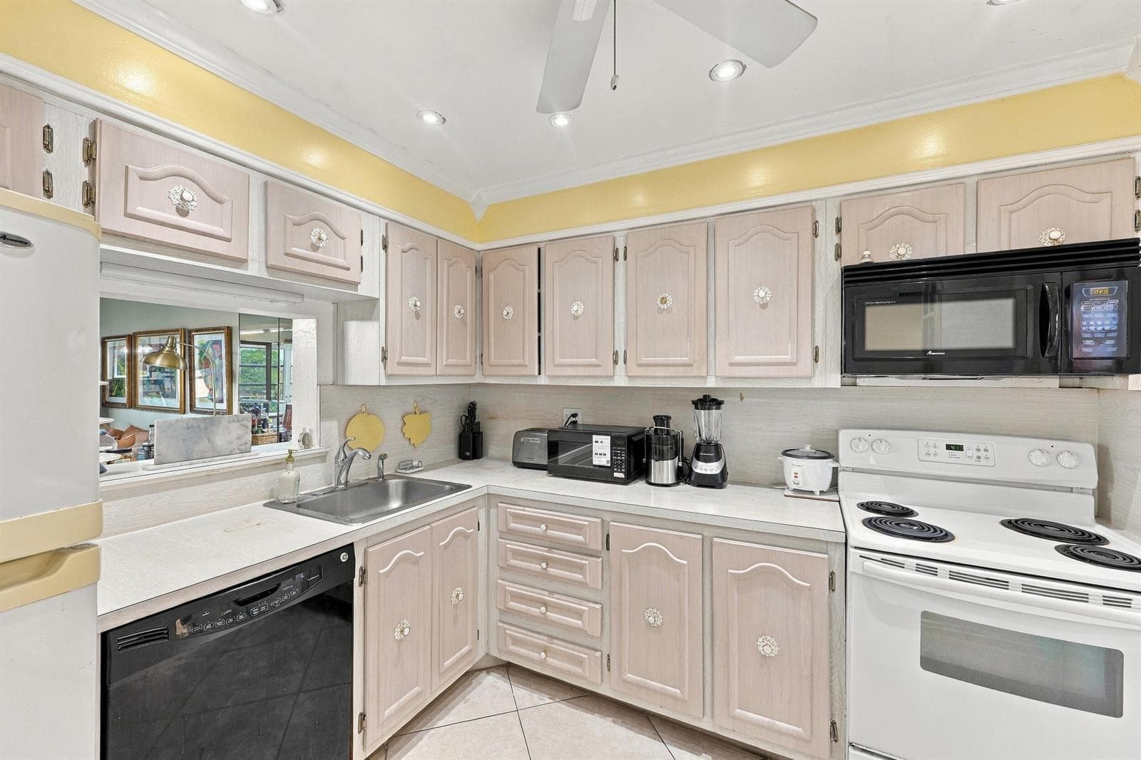 3940 NW 42ND Avenue # 313, Lauderdale Lakes FL 33319