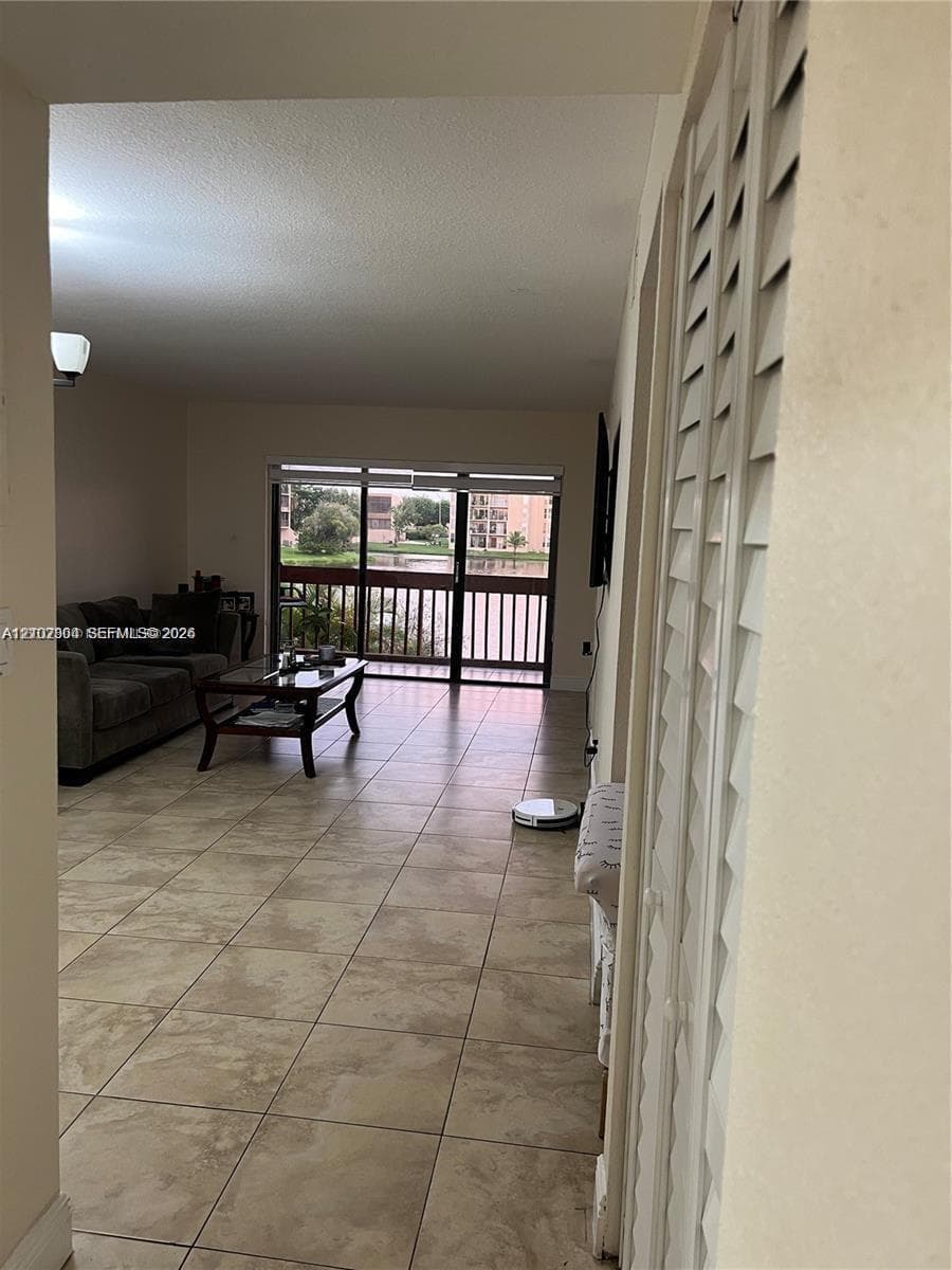 8875 Fontainebleau Blvd # 203, Miami FL 33172