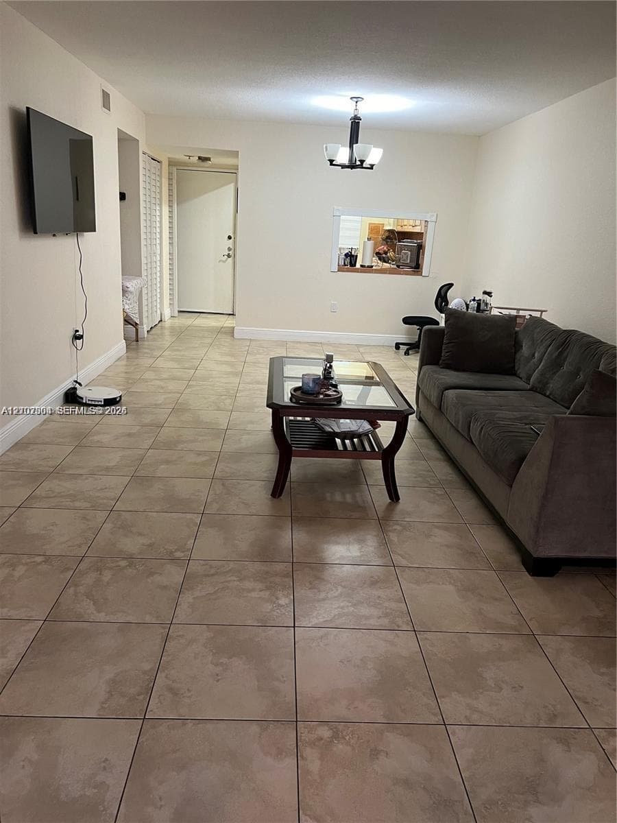 8875 Fontainebleau Blvd # 203, Miami FL 33172