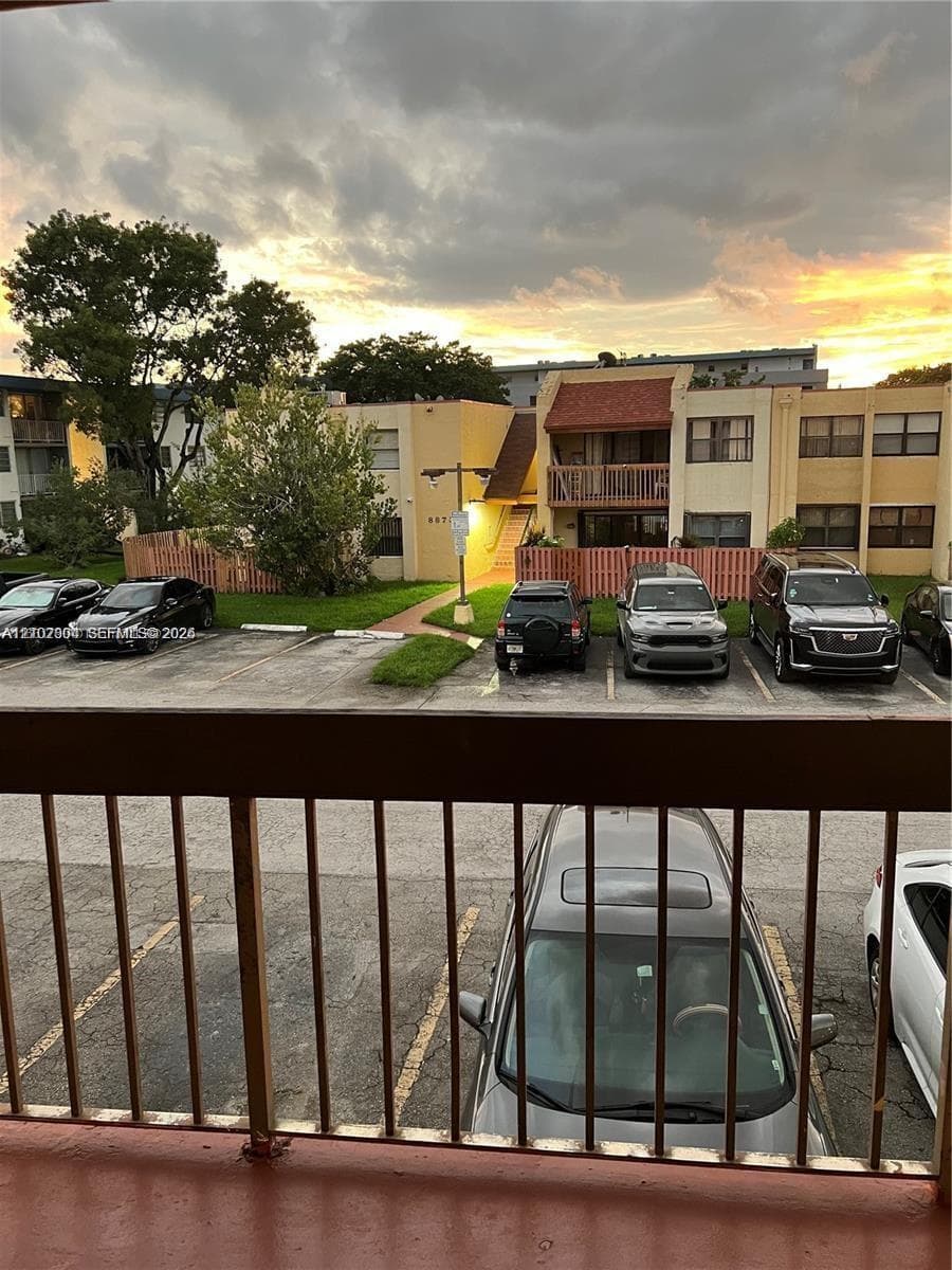 8875 Fontainebleau Blvd # 203, Miami FL 33172