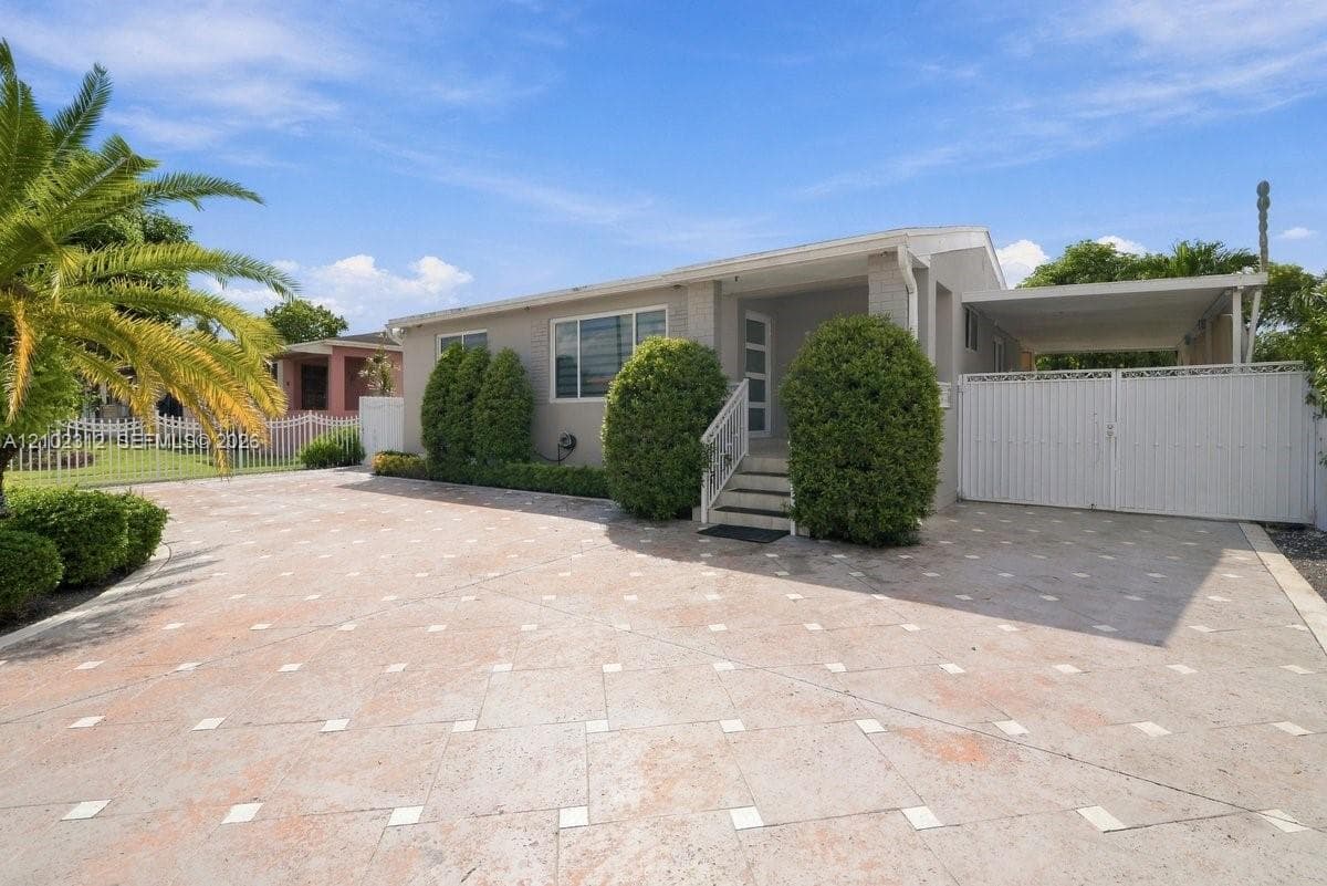 120 W 63rd St, Hialeah FL 33012