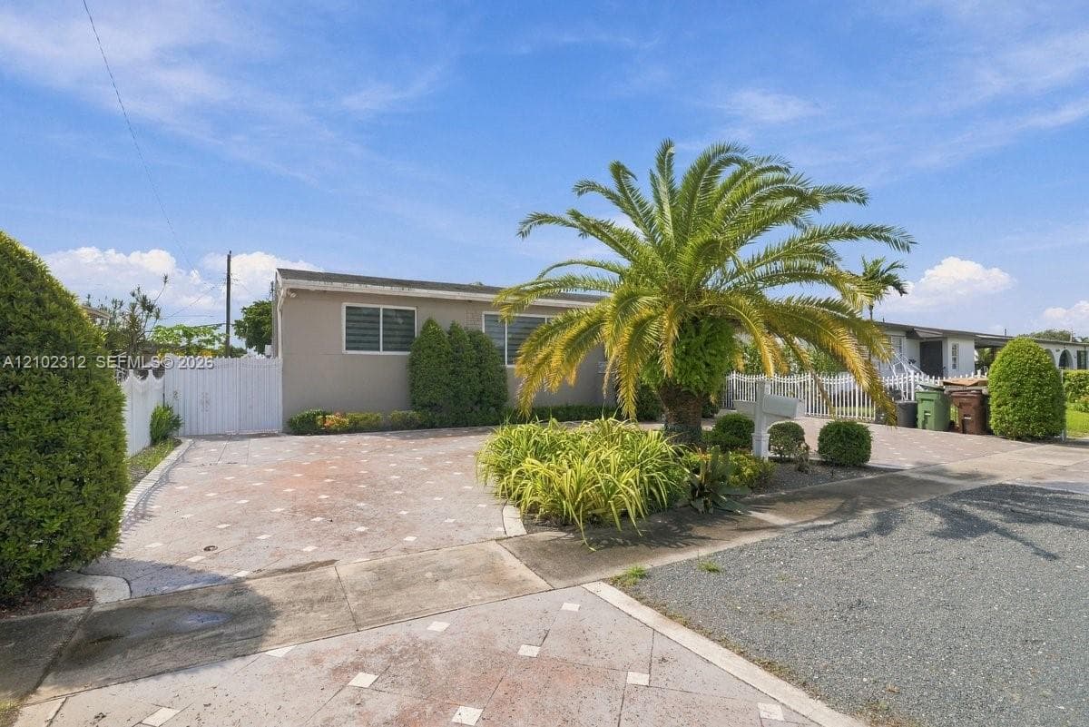 120 W 63rd St, Hialeah FL 33012