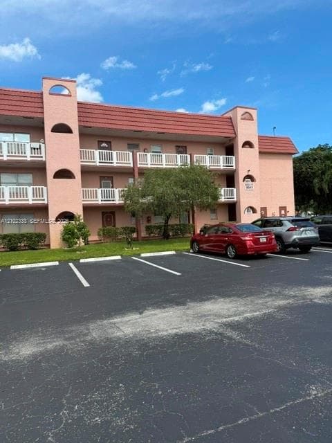 9641 Sunrise Lakes Blvd # 111, Sunrise FL 33322