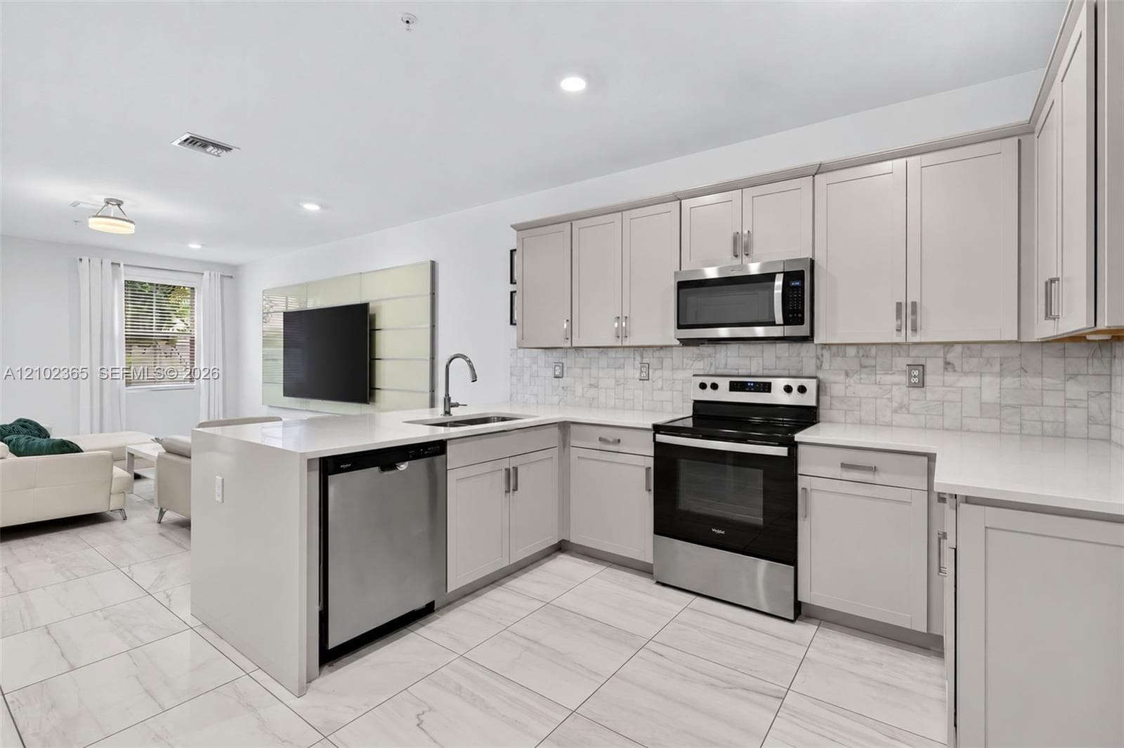 121 SW 170th Ave, Pembroke Pines FL 33027