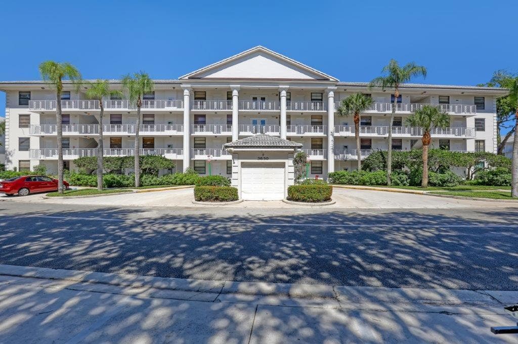3650 Whitehall Drive # 201, West Palm Beach FL 33401