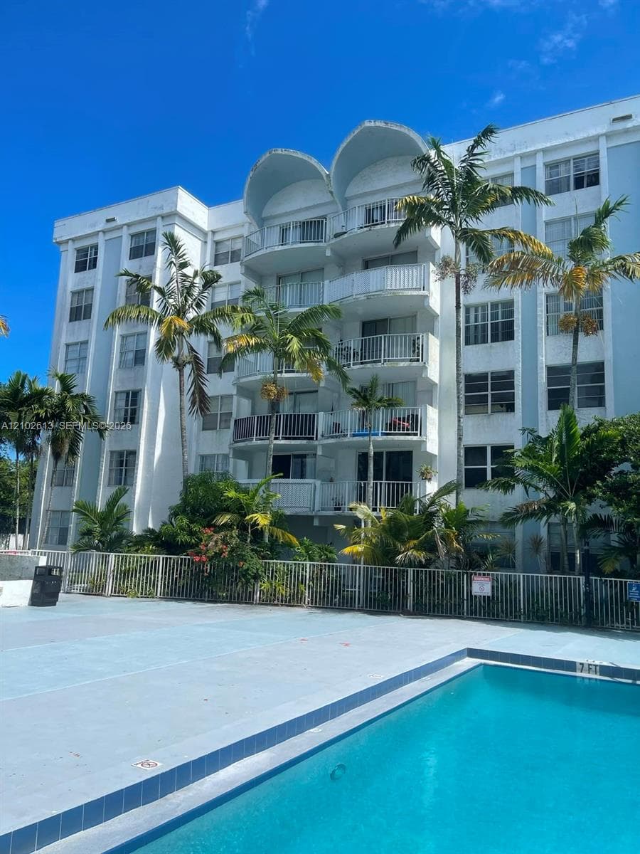 492 NW 165th St Rd # 512, Miami FL 33169