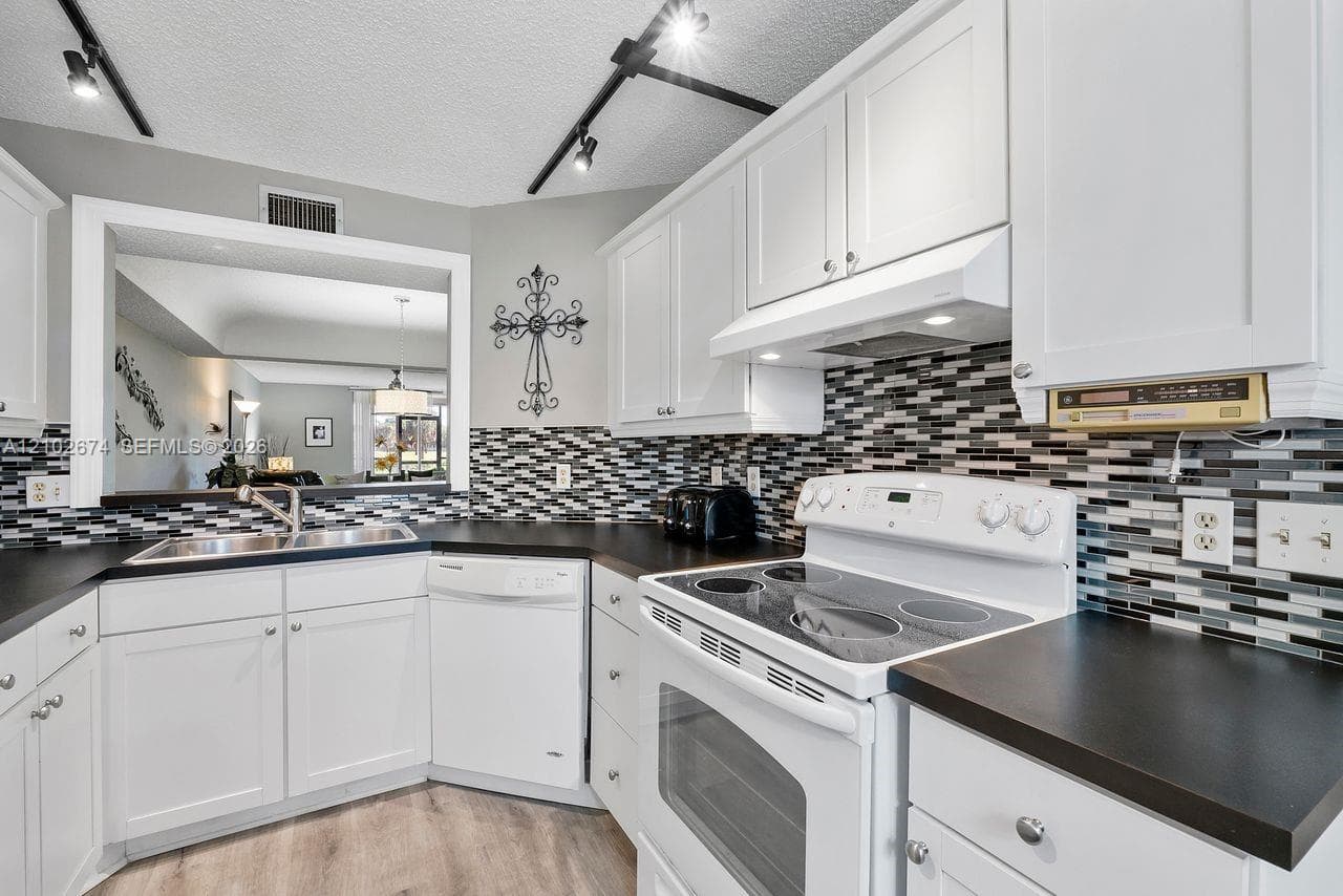 23249 N Barwood Ln N # 102, Boca Raton FL 33428