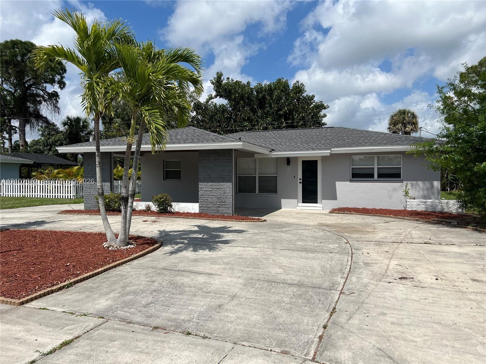 4562 Tennyson DR, North Fort Myers FL 33093