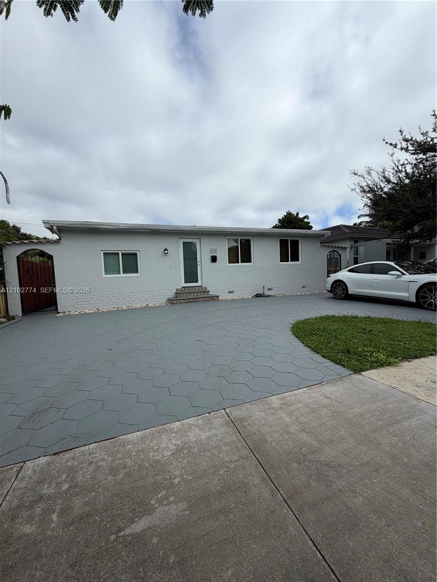 4335 SW 10th St, Miami FL 33134