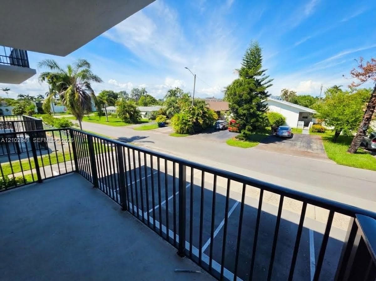 1100 NE 1st Ct # 219, Hallandale Beach FL 33009