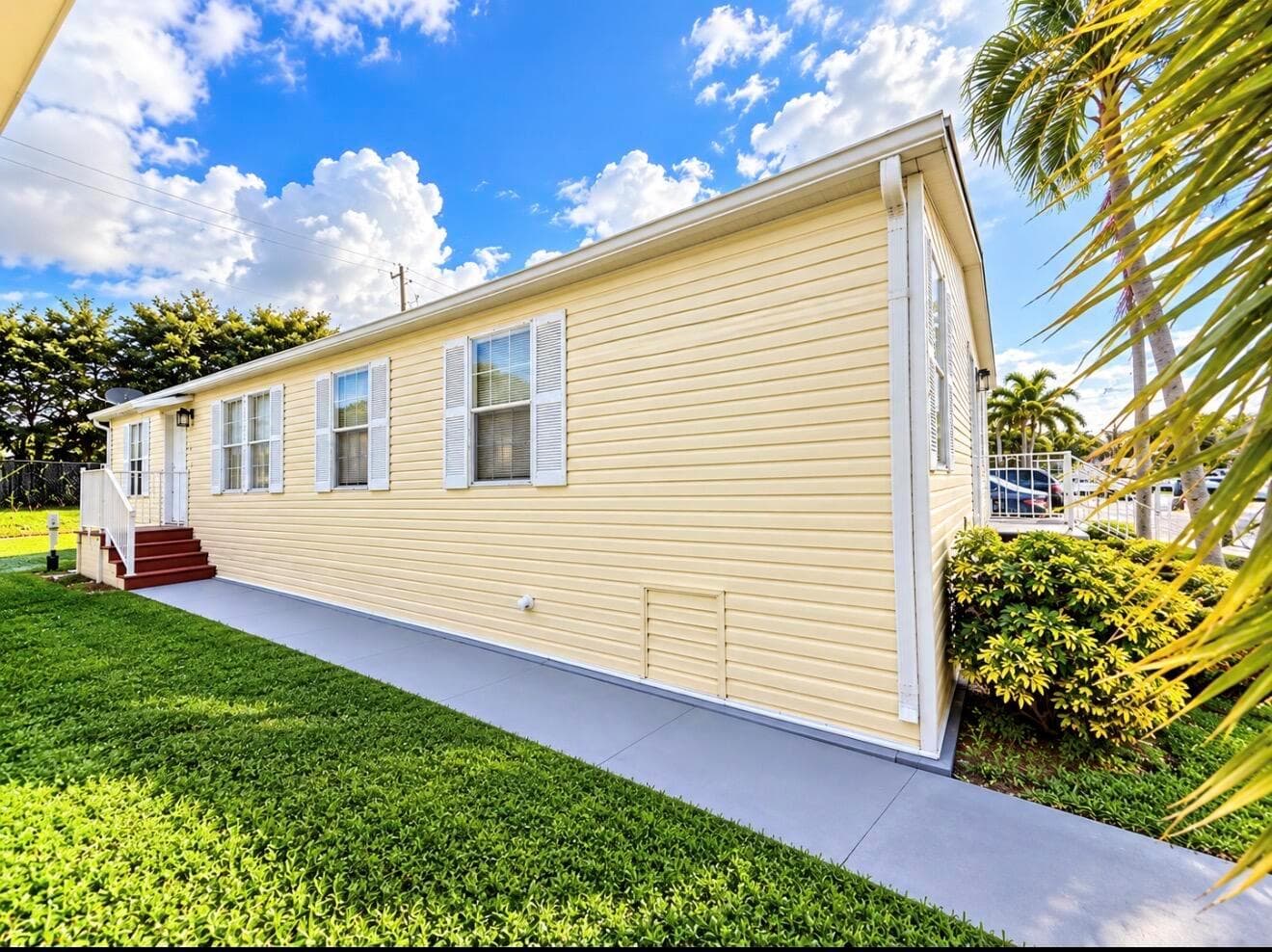 76 Plantation Boulevard, Lake Worth FL 33467