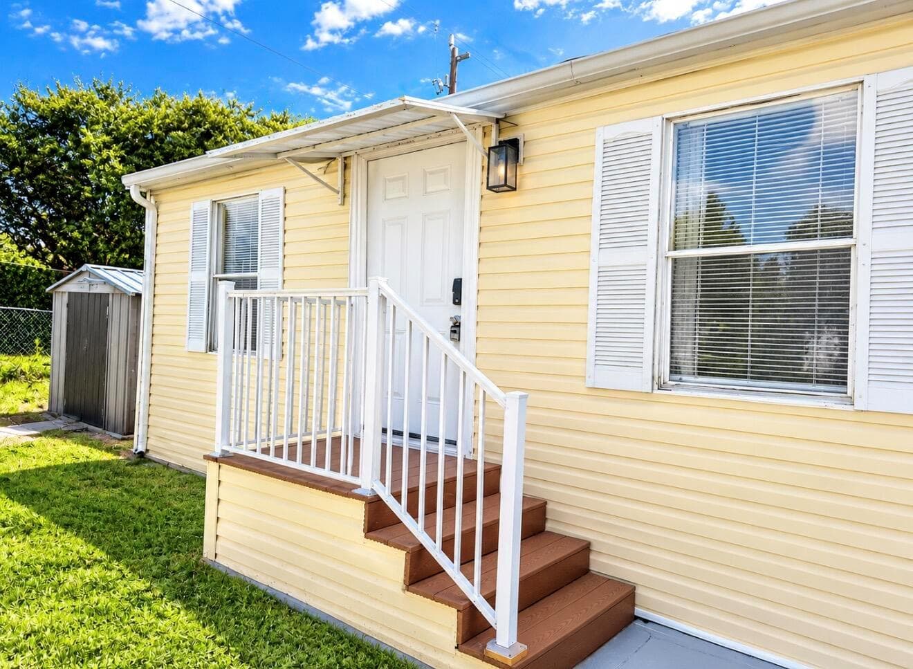 76 Plantation Boulevard, Lake Worth FL 33467