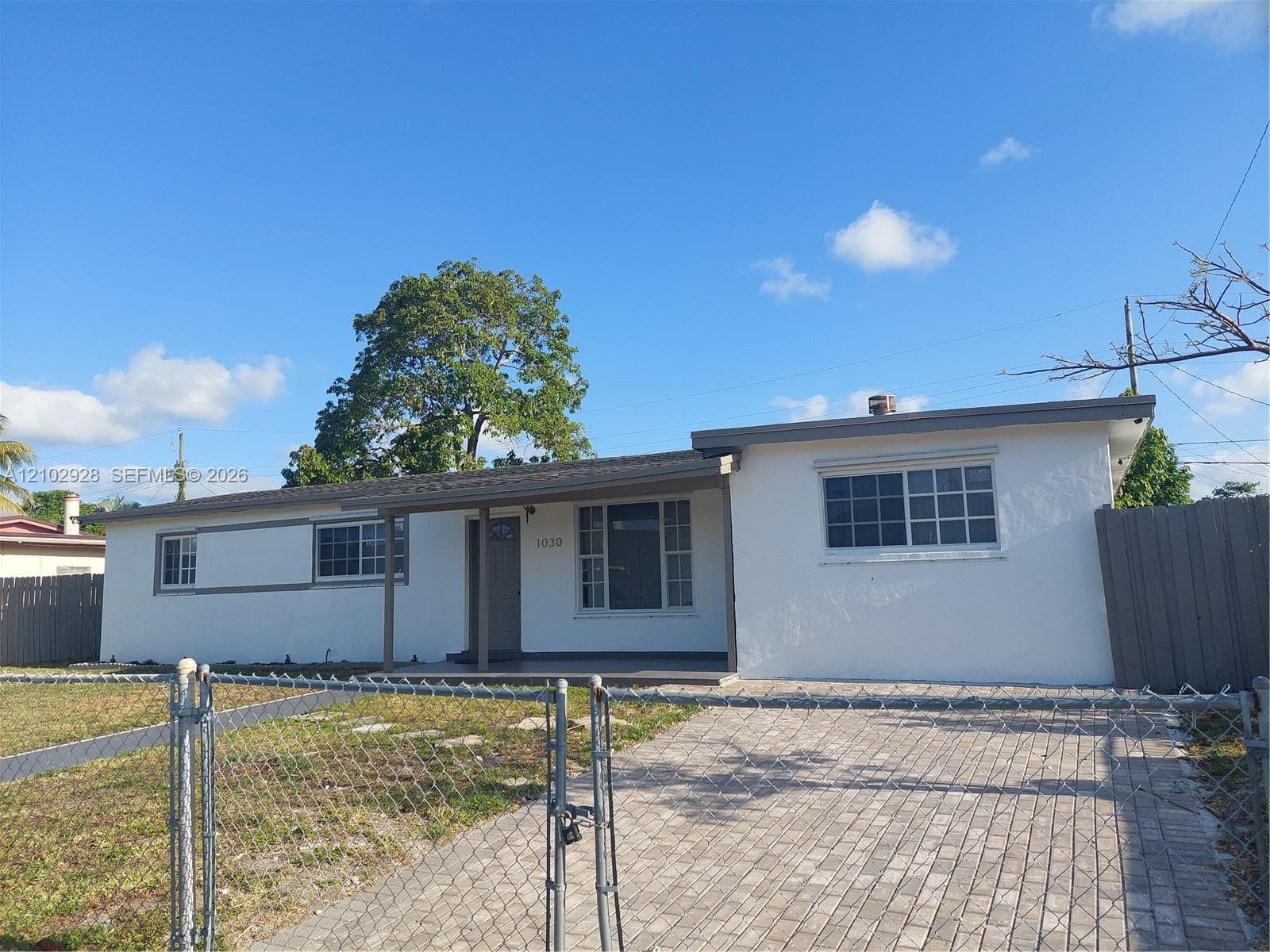 1030 NE 214th St, Miami FL 33179