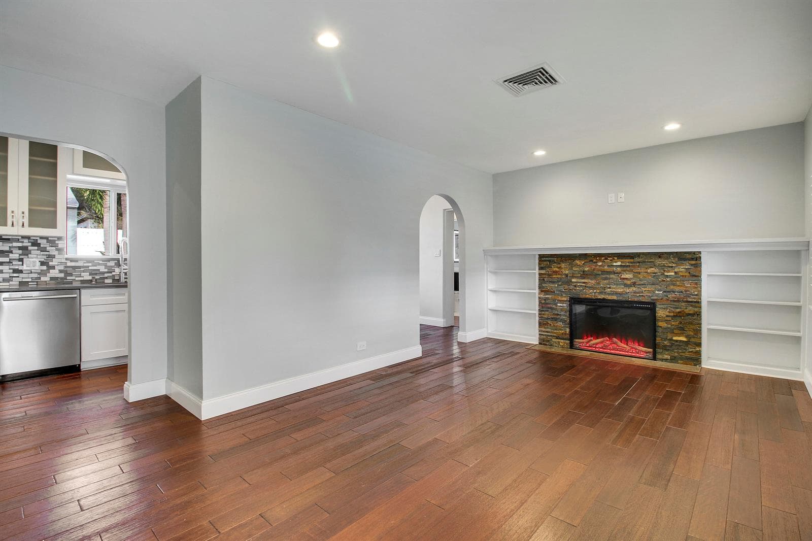1111 N B Street, FL 33460