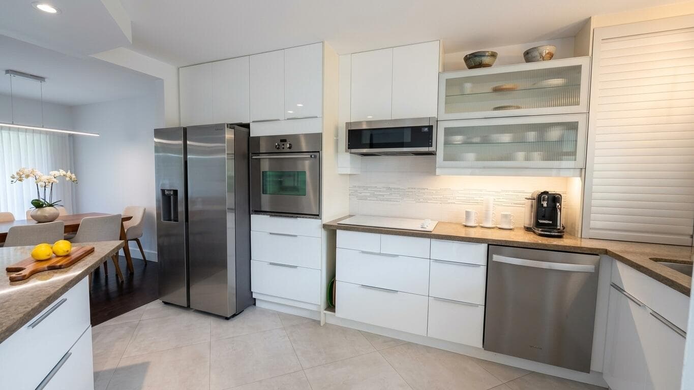 5900 Camino Del Sol # 302, Boca Raton FL 33433