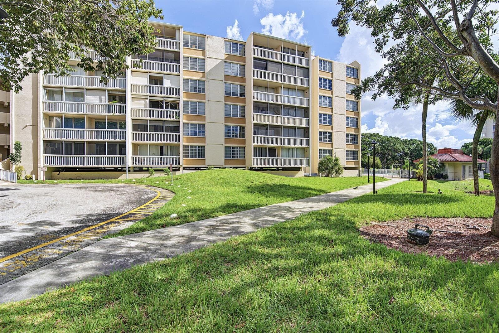 7051 Environ Boulevard # 534, Lauderhill FL 33319
