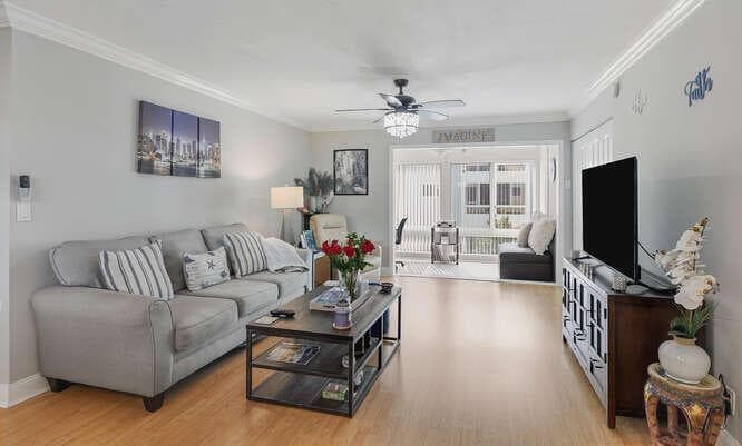 17 COLONIAL CLUB Drive # 205, Boynton Beach FL 33435