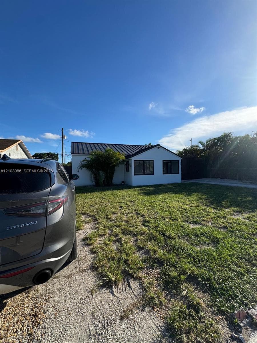 850 SE 2nd Pl, Hialeah FL 33010