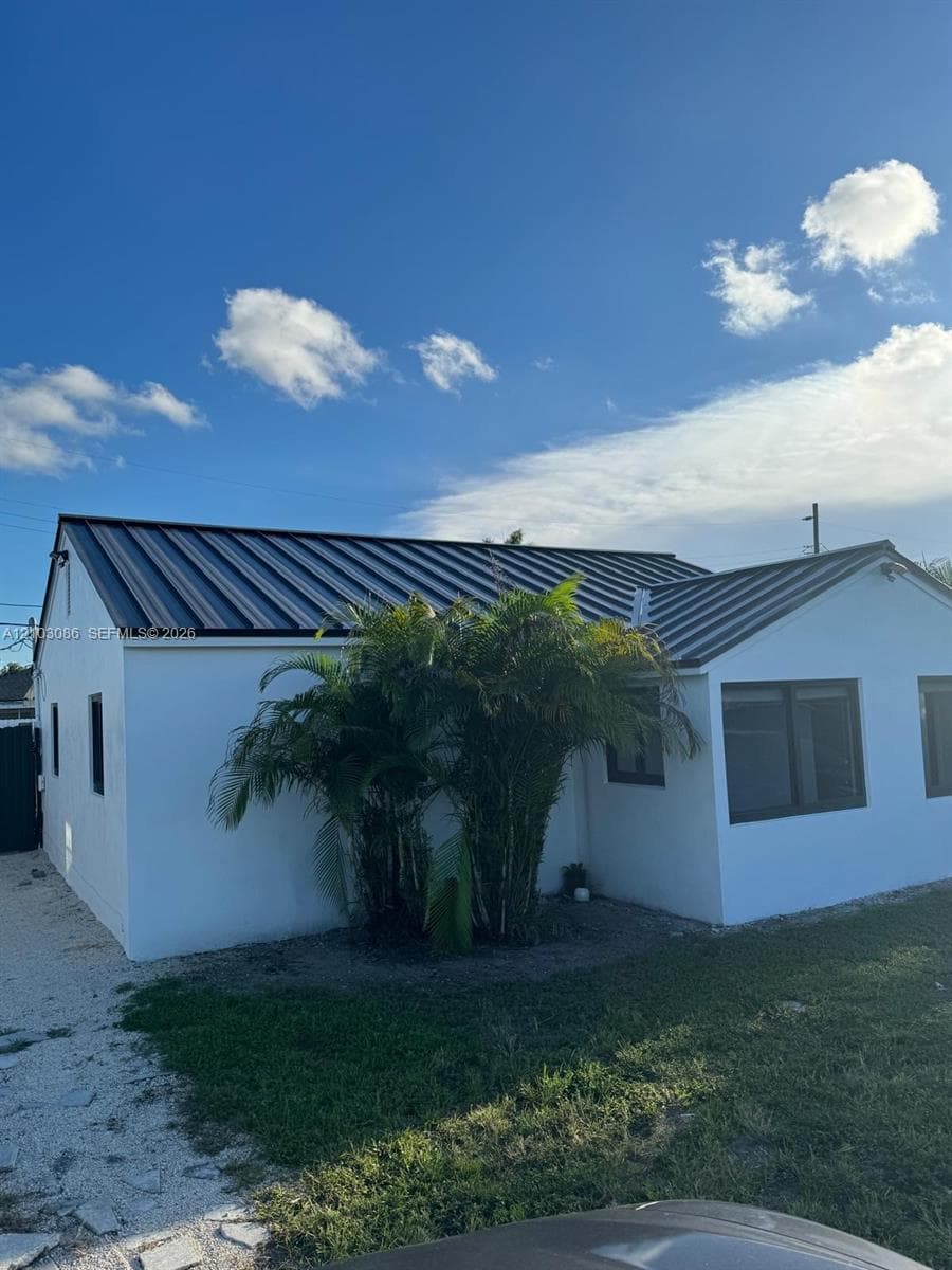 850 SE 2nd Pl, Hialeah FL 33010