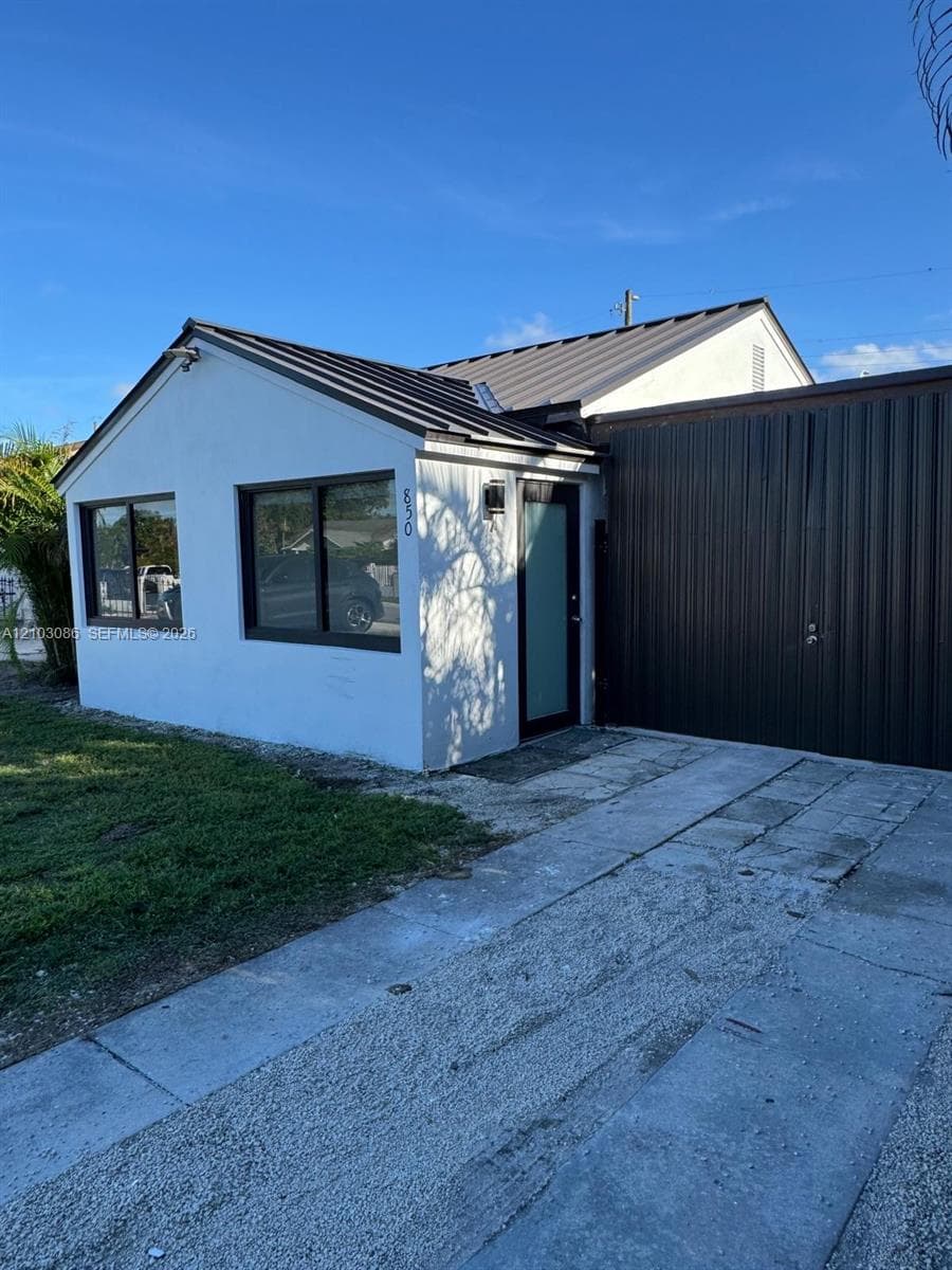 850 SE 2nd Pl, Hialeah FL 33010