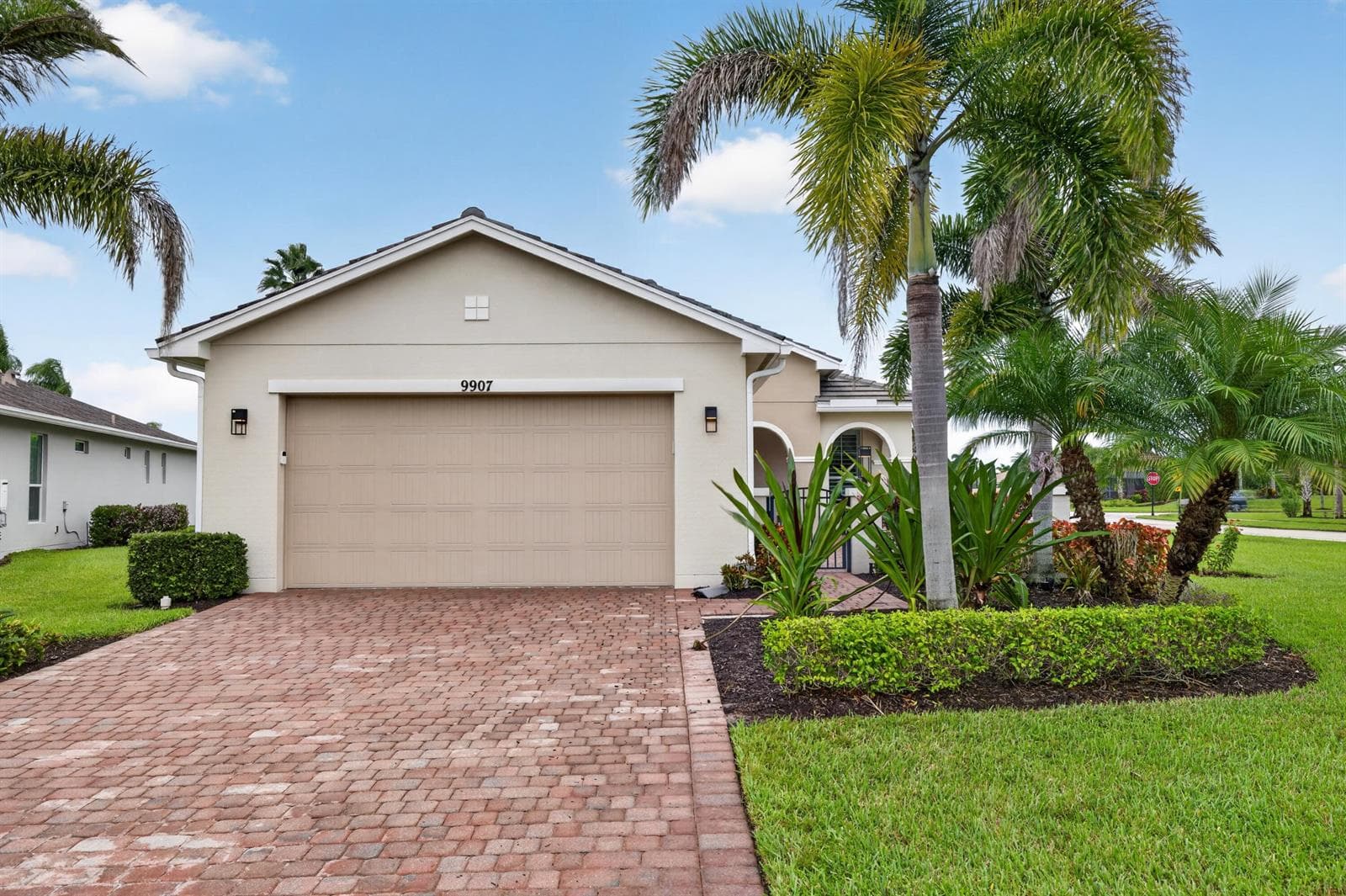 9907 SW Trumpet Tree Circle, Port St. Lucie FL 34987