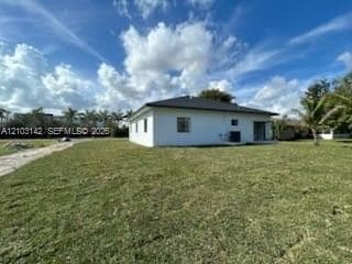 3330 NW 101st St, Miami FL 33147