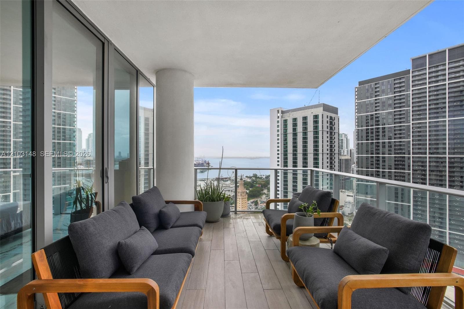 851 NE 1st Ave # 3211, Miami FL 33132