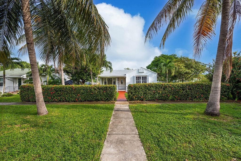 719 SUMMIT Boulevard, West Palm Beach FL 33405
