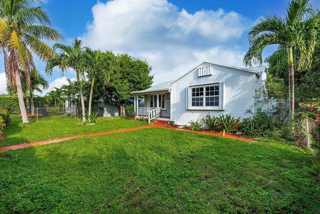 719 SUMMIT Boulevard, West Palm Beach FL 33405