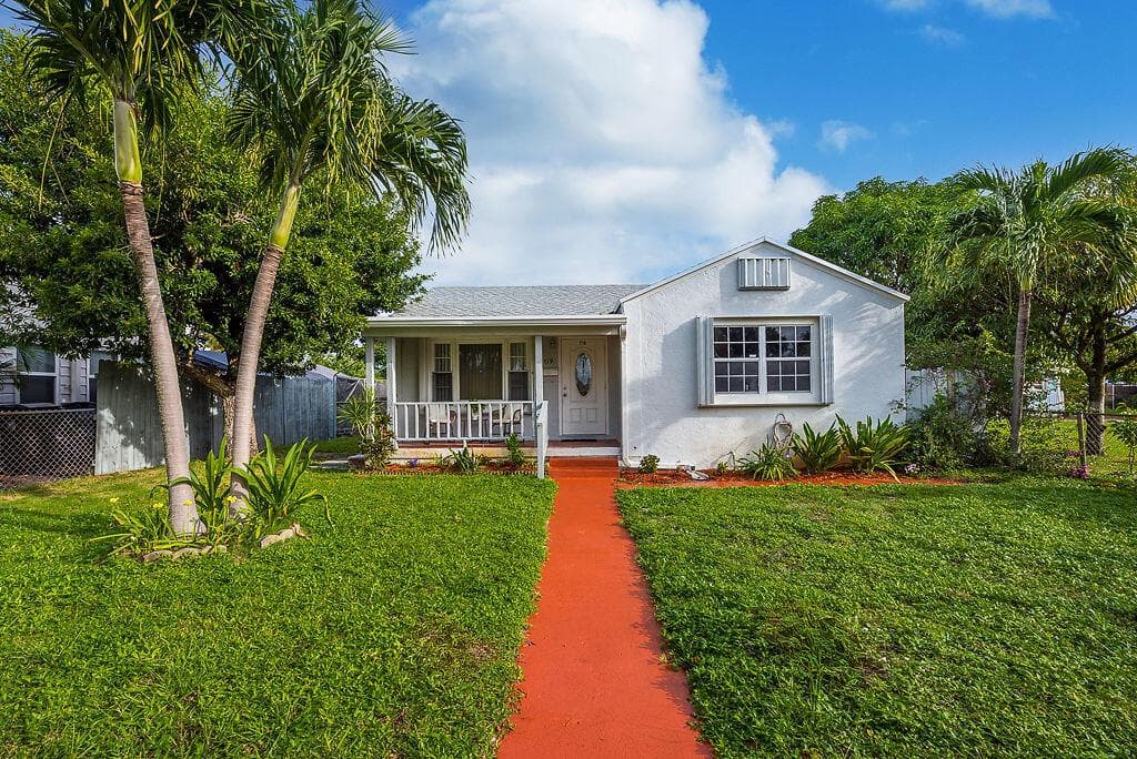 719 SUMMIT Boulevard, West Palm Beach FL 33405