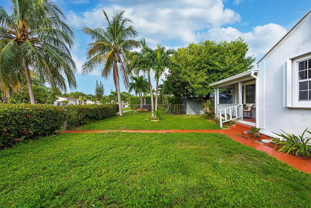 719 SUMMIT Boulevard, West Palm Beach FL 33405