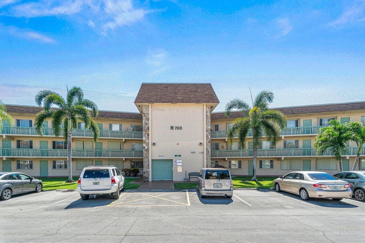 700 Village Green Court # 319, Palm Springs FL 33461