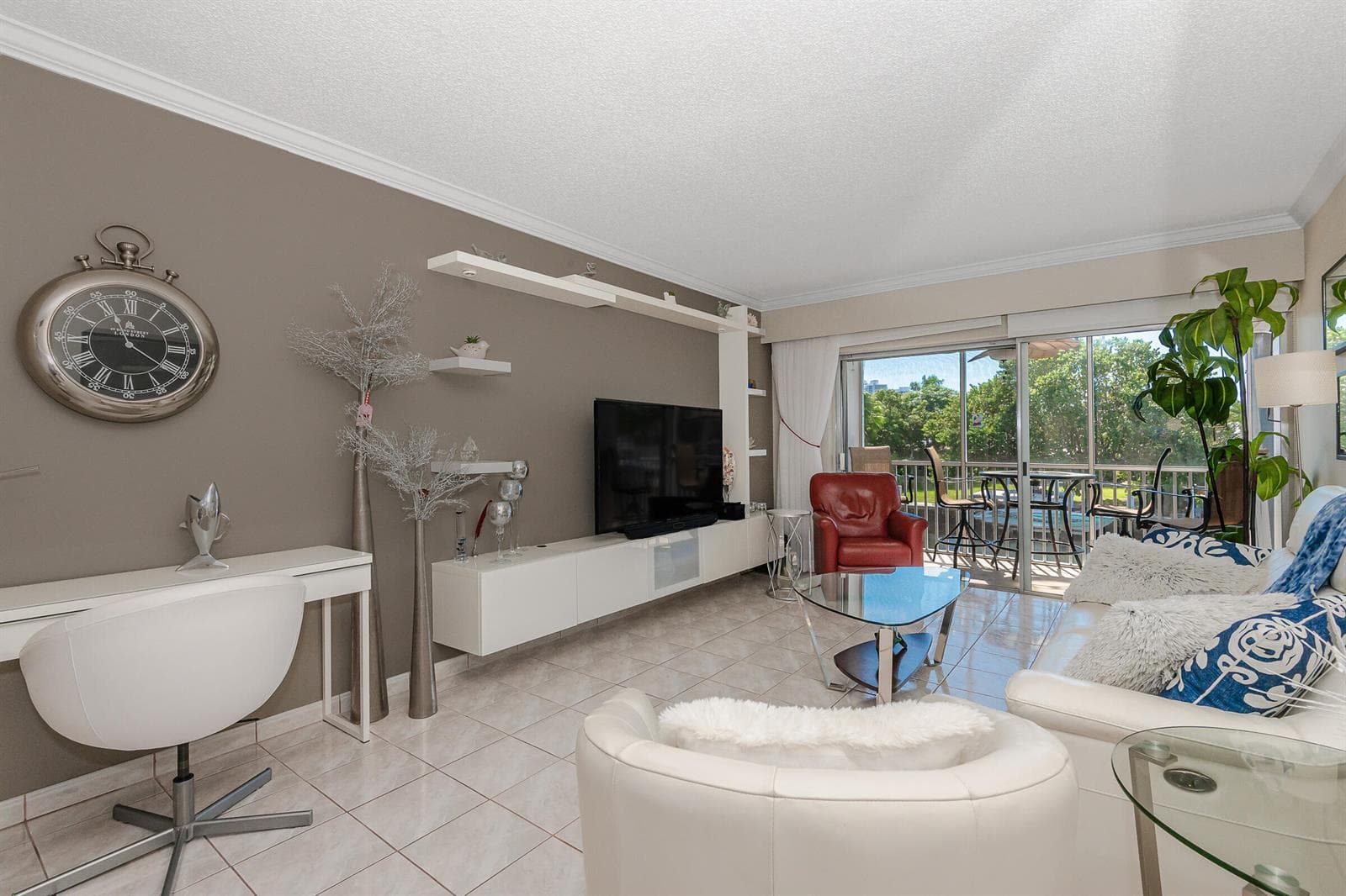 465 Paradise Isle Boulevard, Hallandale Beach FL 33009