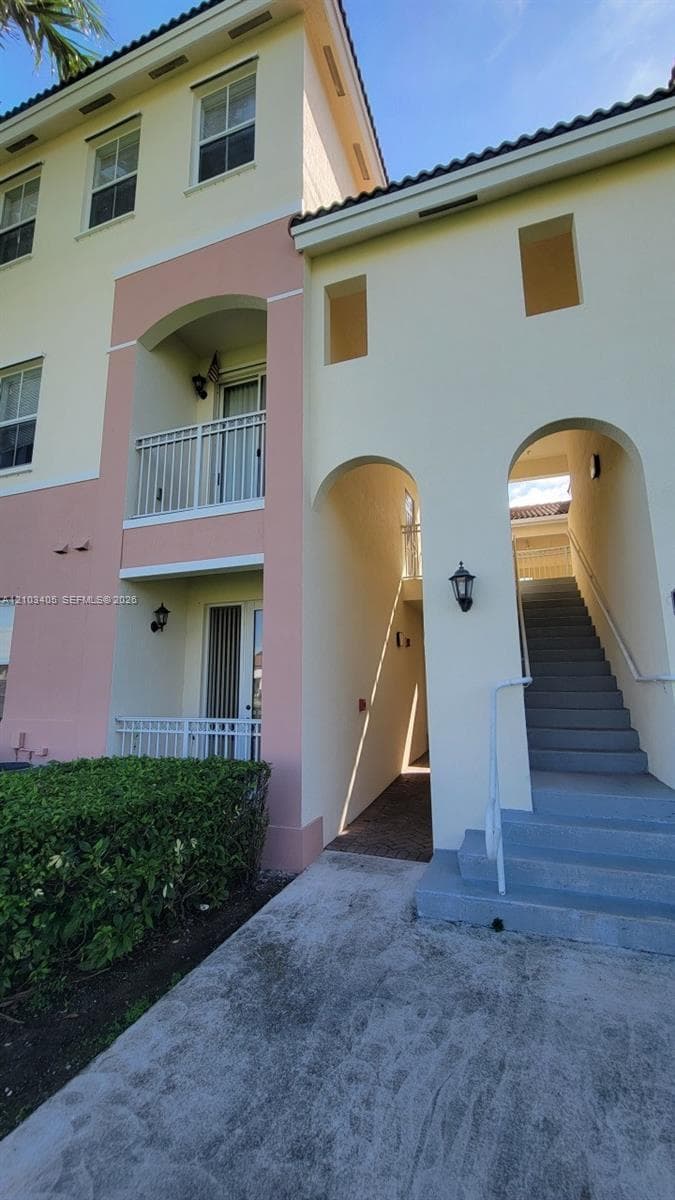 10022 NW 7th St # 205, Miami FL 33172