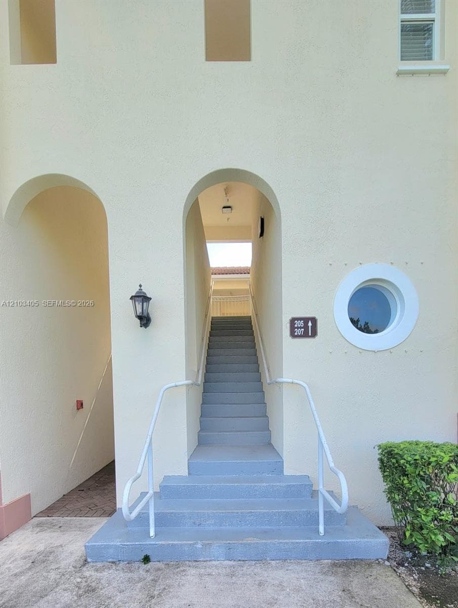 10022 NW 7th St # 205, Miami FL 33172