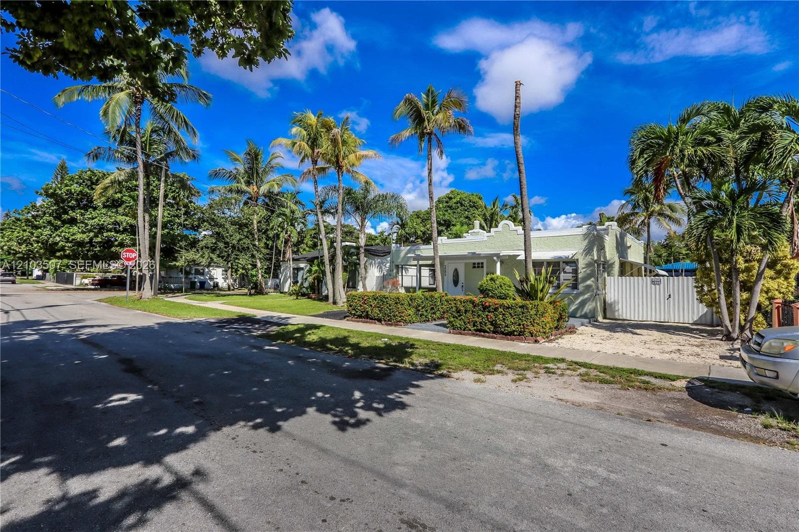 3085 NW 3rd St, Miami FL 33125