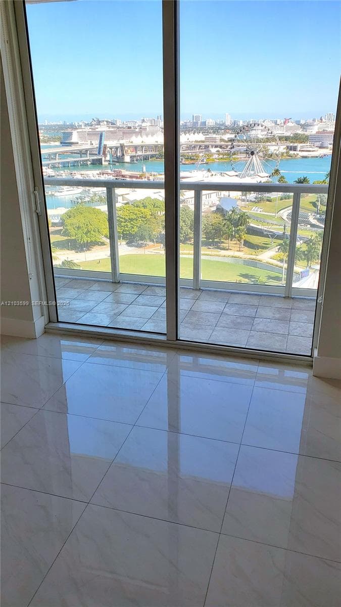 253 NE 2nd St # 1809, Miami FL 33132