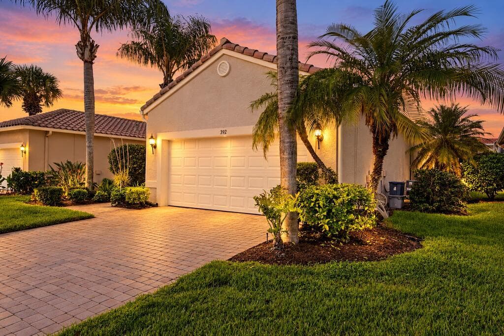 392 NW BREEZY POINT Loop, Port St. Lucie FL 34986
