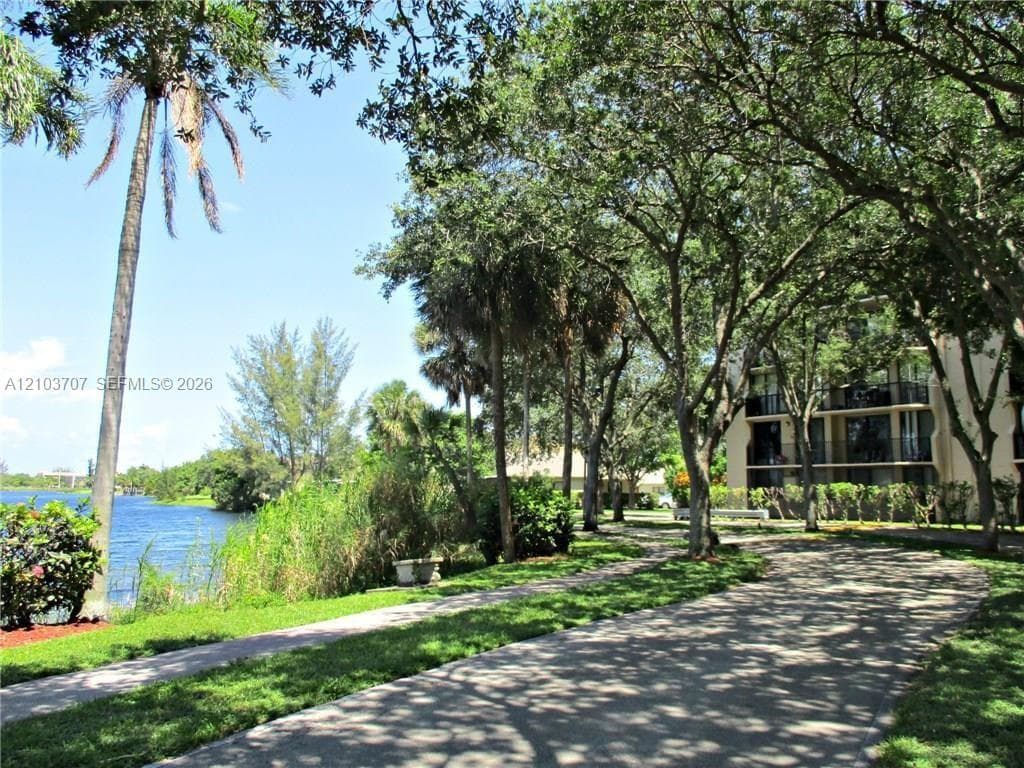 3500 Blue Lake Dr # 501, Pompano Beach FL 33064