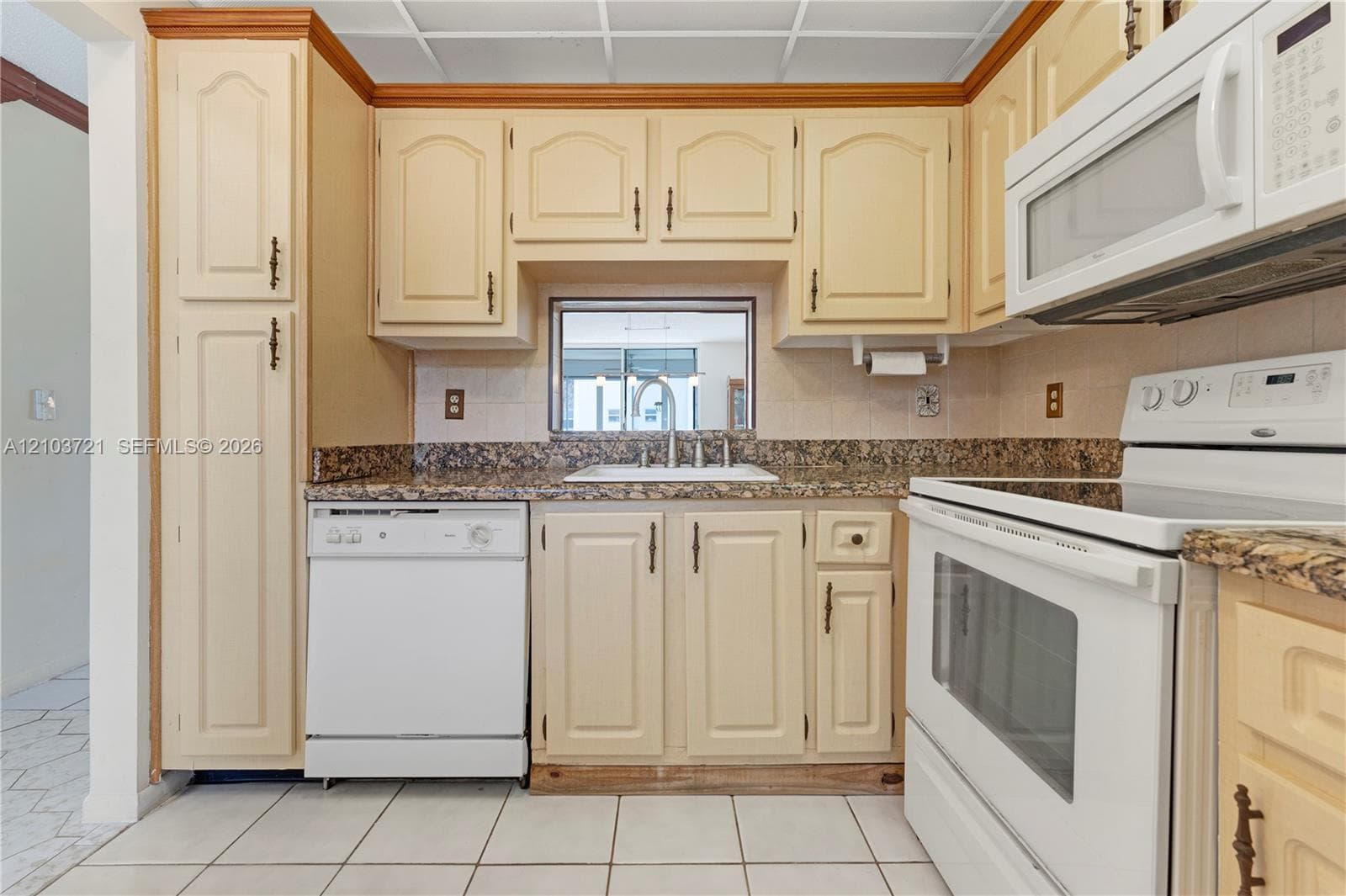 206 SE 10th St # 303, Dania Beach FL 33004