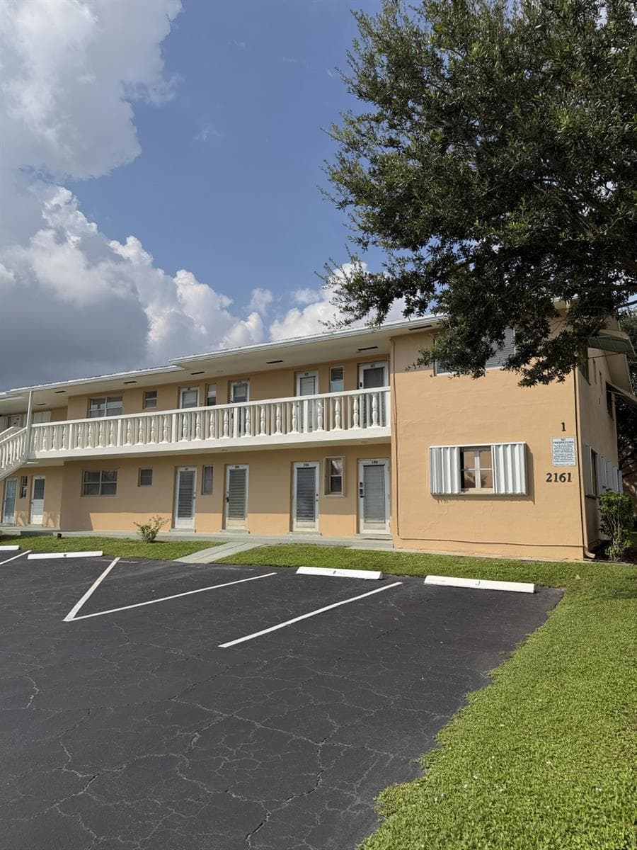 2161 NE 1ST Court # 105, Boynton Beach FL 33435