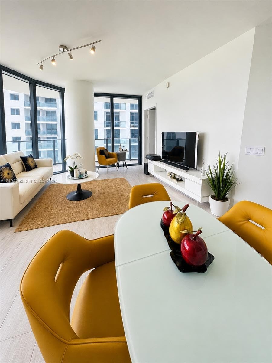 55 SW 9th St # 3308, Miami FL 33130