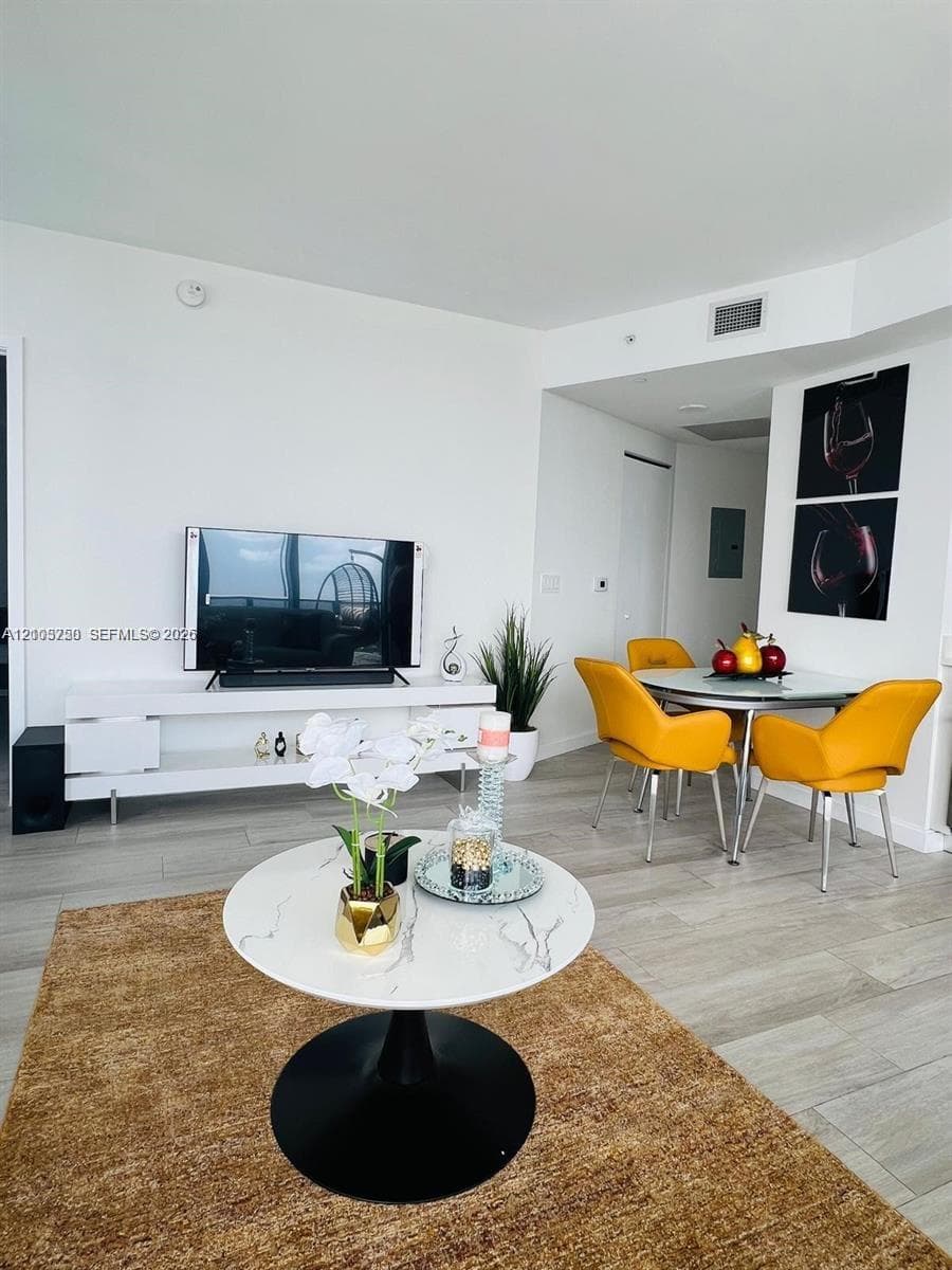 55 SW 9th St # 3308, Miami FL 33130